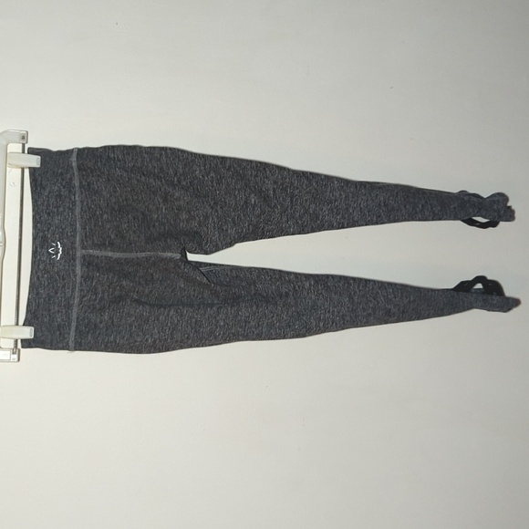 Beyond Yoga Gray Space Dye Out of Pocket Midi Legging Women's Size XXS* - Picture 2 of 4